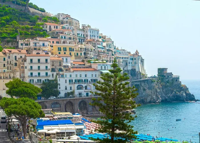 Amalfi Moon