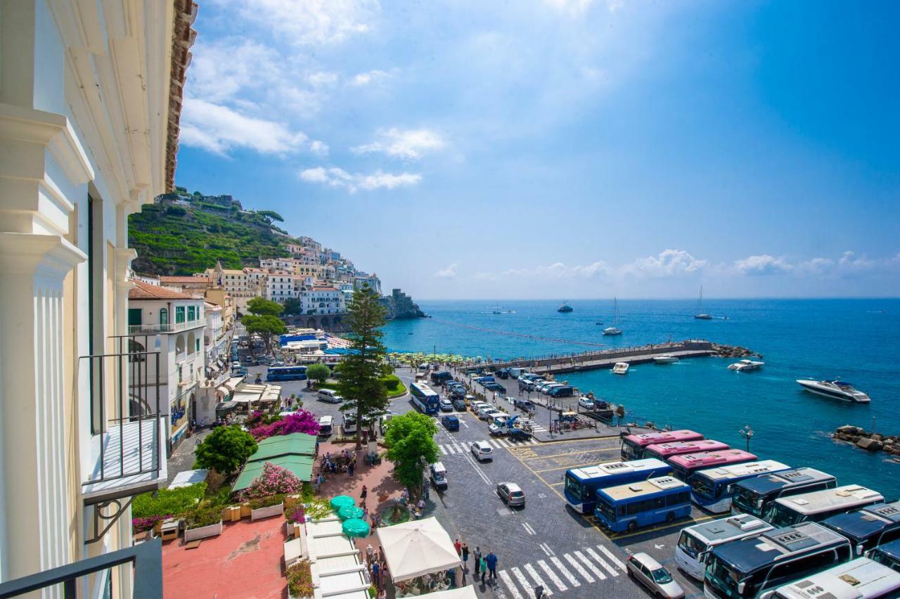 Moon Amalfi